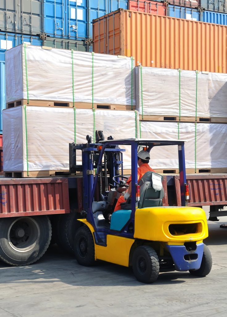 Why Choose ET Transport for Container Destuffing?