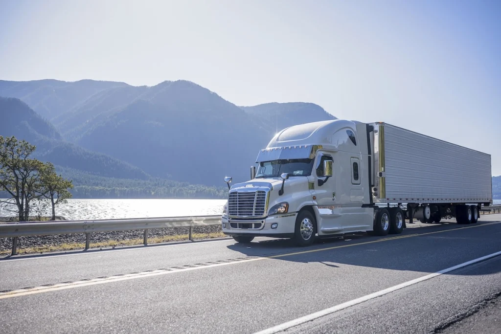Modern 53-foot dry van trailers available for rent in Toronto